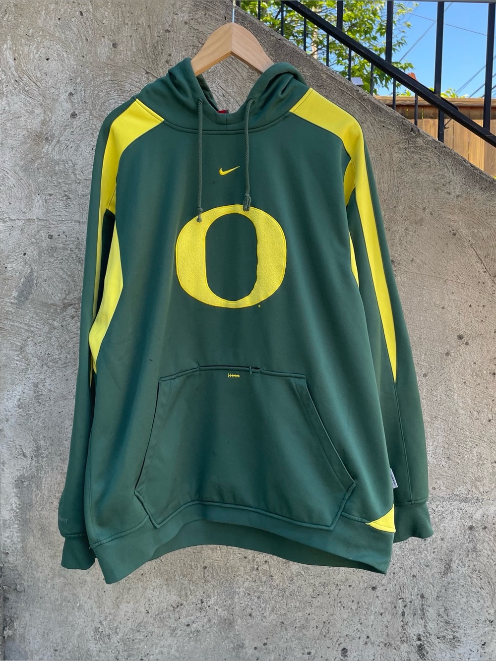 2000s University of Oregon Nike Team center swoosh hoodie size large